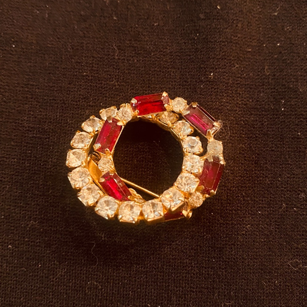 Vintage Elegant Gold Tone and Red Crystal Brooch